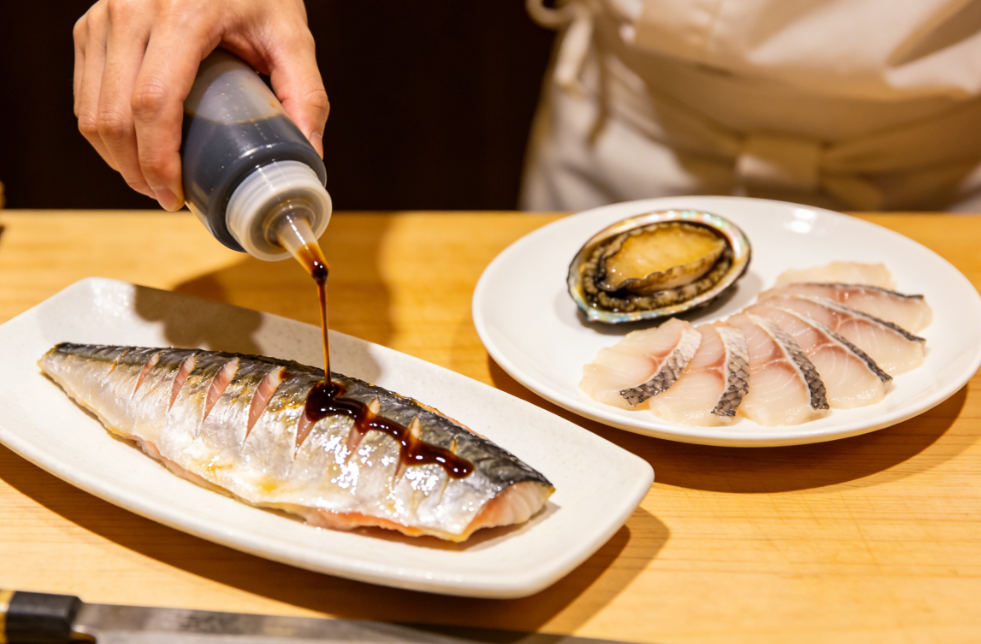 日料风创新：和风汁、酱油风味水产菜式（适配银鲑、鲍鱼，贴合餐饮潮流）